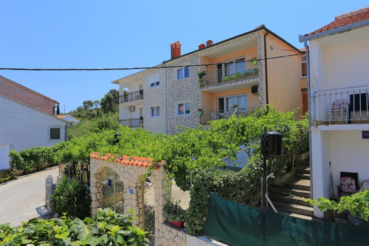 Apartments By The Sea Arbanija, Ciovo - 18661 Trogir Exterior photo