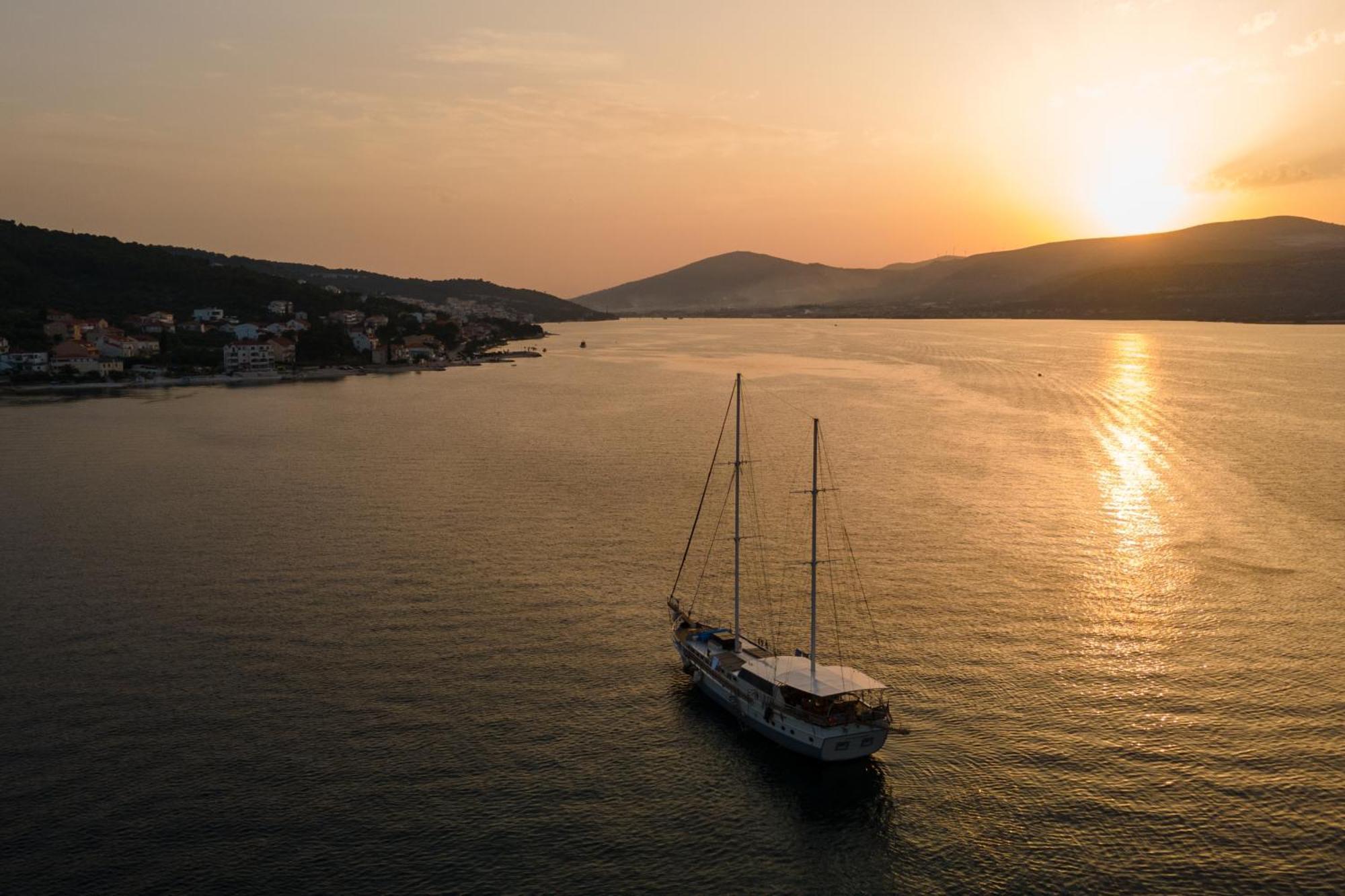 Apartments By The Sea Arbanija, Ciovo - 18661 Trogir Exterior photo